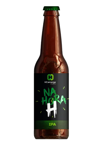 Garrafa de cerveja artesanal com rótulo personalizado da HCamargo